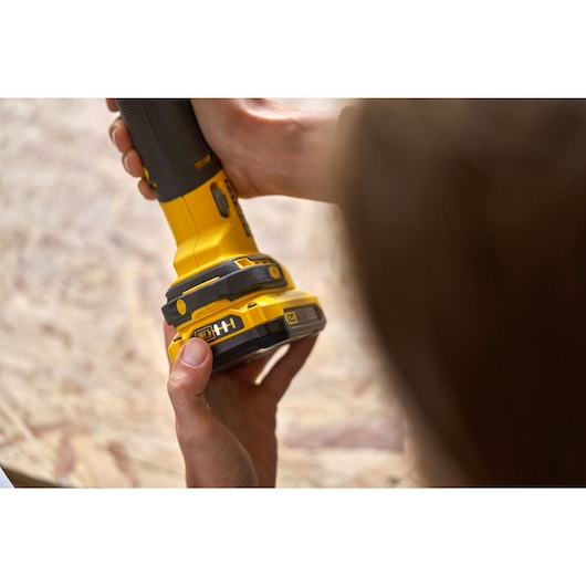 18V STANLEY® FATMAX® V20 Multi Material Cutting Tool with 2 x 2.0Ah Lithium-Ion batteries and Kit Box