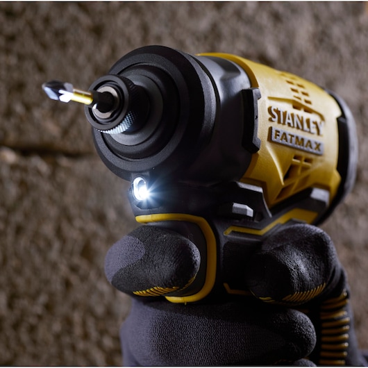 Visseuse à impacts BRUSHLESS 170 Nm - 18V - 2800 trs/min, 3500 cps/min, Porte-outils Hexagonal 6,35 mm, Changement rapide et facile de l'embout, LED - Gamme V20 - STANLEY FATMAX, SFMCF810D2K-QW