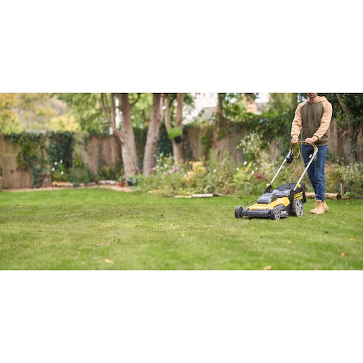 18V STANLEY® FATMAX® V20 51cm Self-propelled Mower