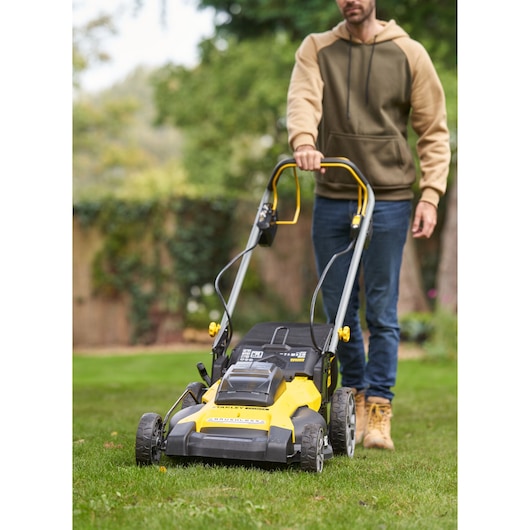 18V STANLEY® FATMAX® V20 51cm Self-propelled Mower