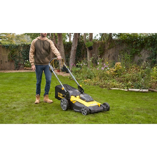 18V STANLEY® FATMAX® V20 51cm Self-propelled Mower