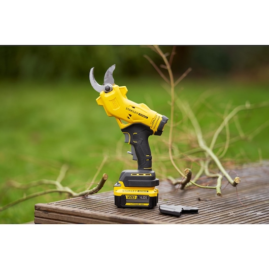 18V STANLEY® FATMAX® V20 Power Pruner (Bare Unit)