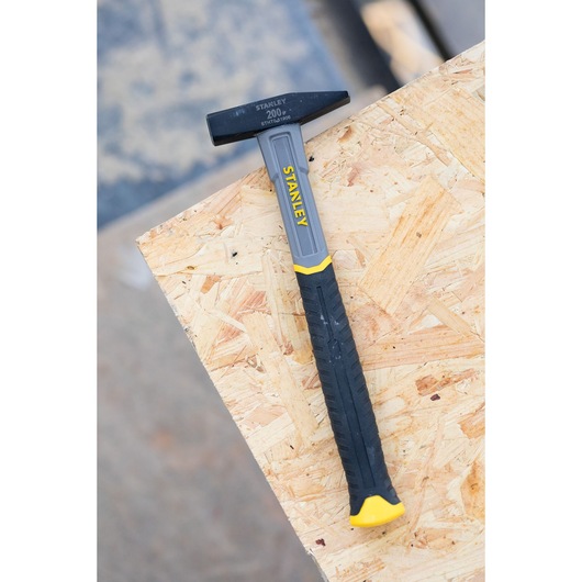 Marteau de serrurier STANLEY® avec manche en fibre de verre, 200 g