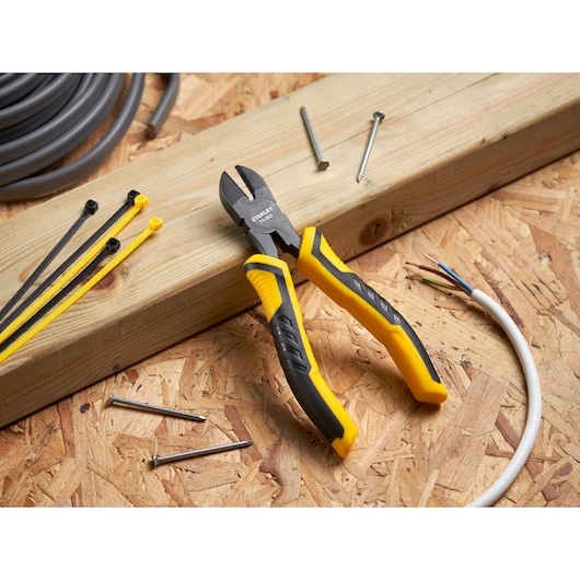 STANLEY® 180mm DYNAGRIP® Diagonal Cutting Pliers