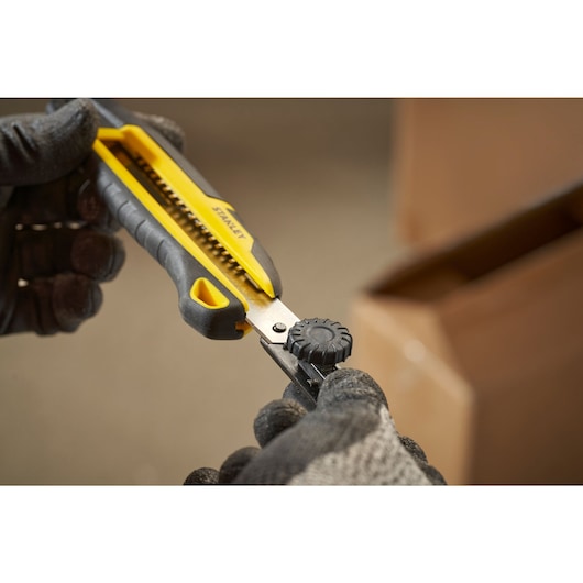 STANLEY® Mpp 18mm Integrated Snap Wheel Lock Knife