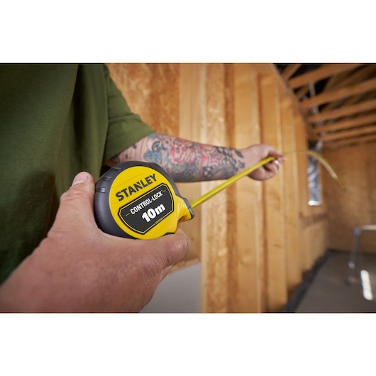 STANLEY Control lock tape measure