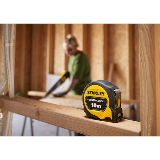 STANLEY Control lock tape measure