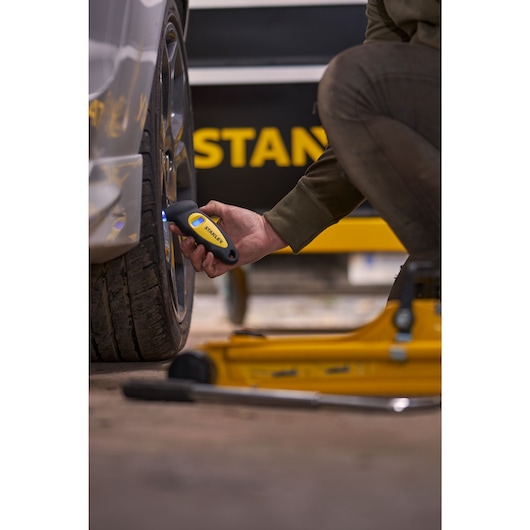 STANLEY® Digital Tyre Pressure Gauge