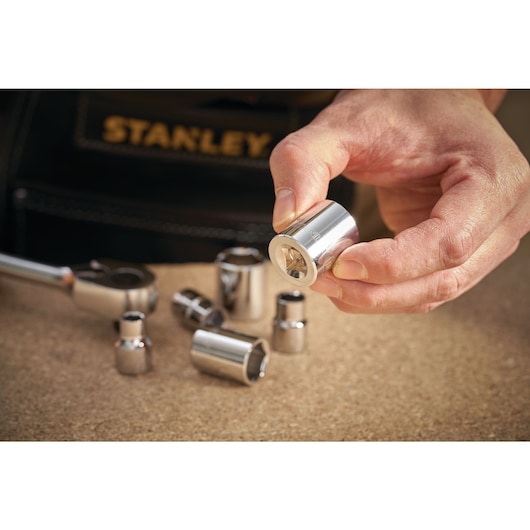 DOUILLE 3/8" 6 PANS 17 MM