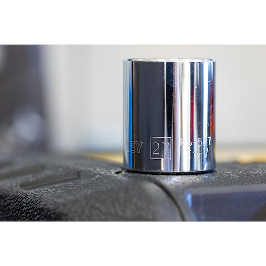DOUILLE 1/2" 6 PANS 18 MM