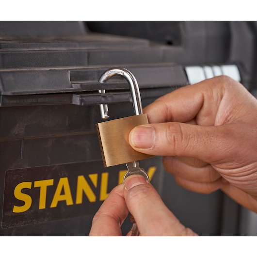 STANLEY EssentialRolling Workshop with Metal Latches