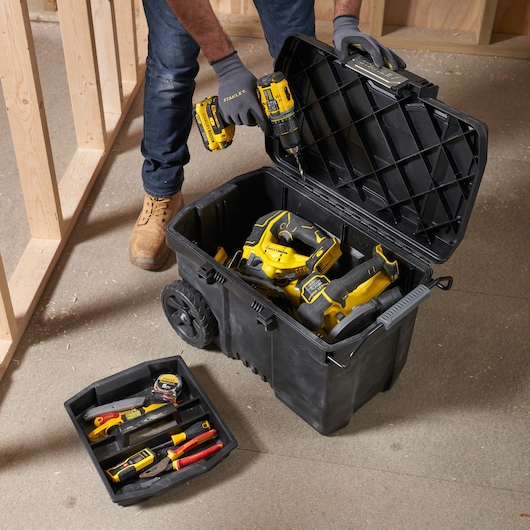 STANLEY One-Touch Latch Mobile Chest