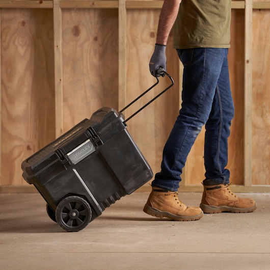 STANLEY One-Touch Latch Mobile Chest