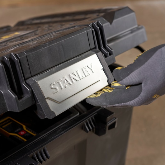 STANLEY One-Touch Latch Mobile Chest