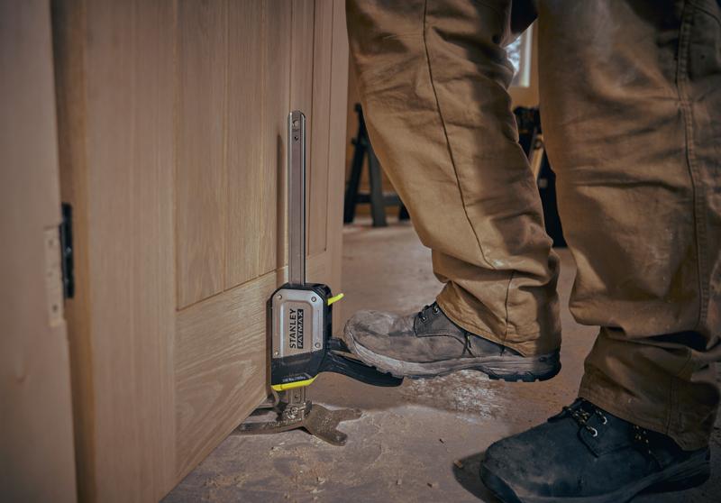 STANLEY® FATMAX® TradeLift™ 150 kg Lifting Tool in use