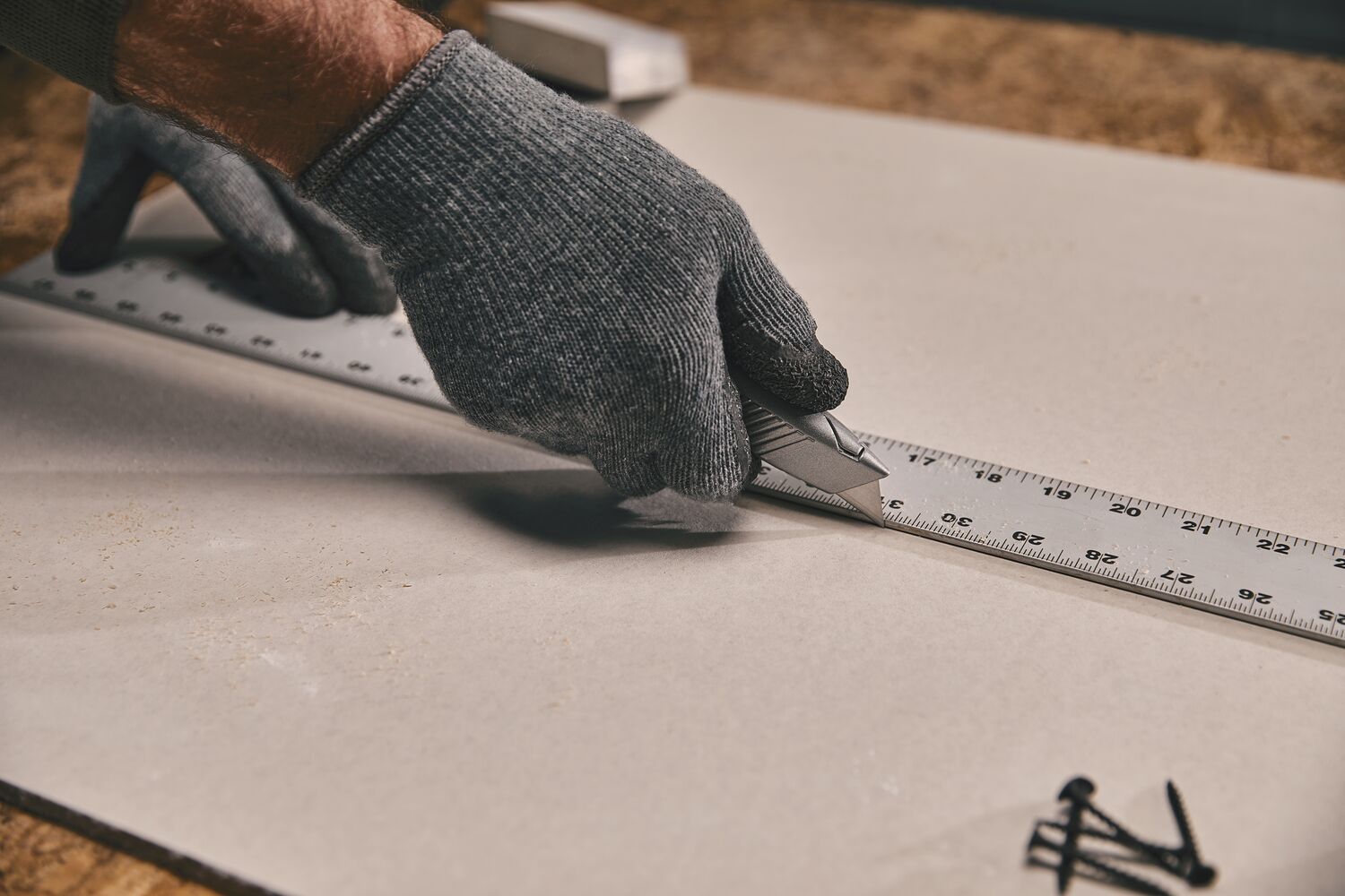 5 and half inch Fixed blade interlock utility knife cutting hard sheet.